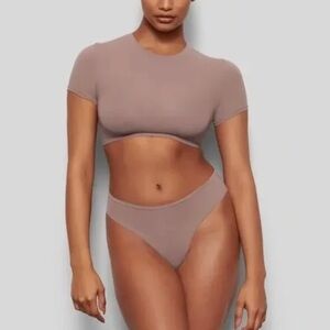 skims FITS EVERYBODY SUPER CROPPED T-SHIRT Umber